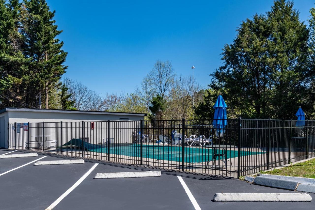 Quality Inn Cleveland Exterior photo